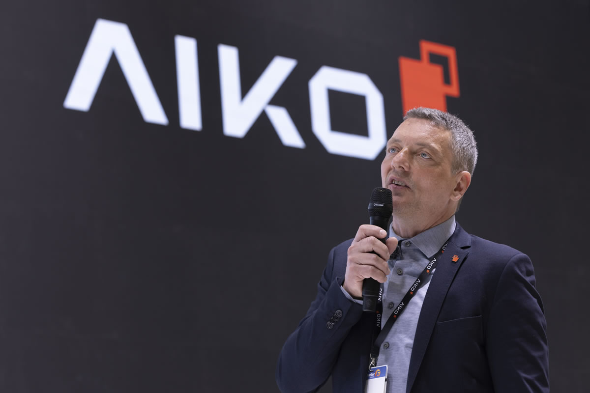 mg冰球突破携“黑科技”新品亮相Intersolar展